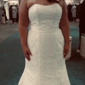 New w/o tags David Bridal Lace over Satin Fit and Flare wedding gown Sz 22 Ivory